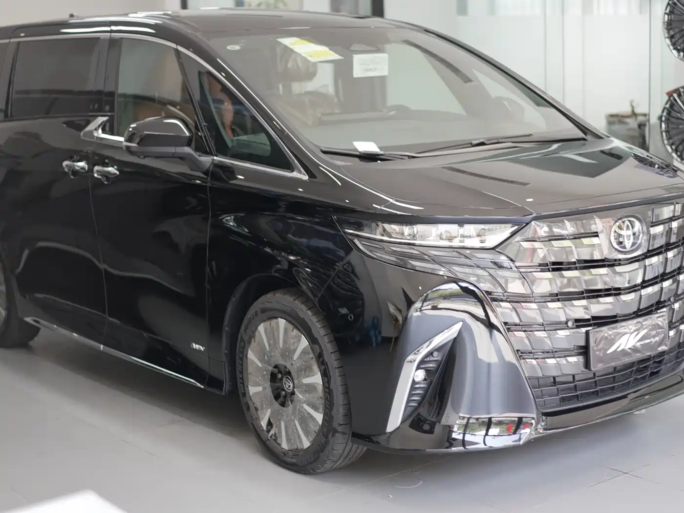 Toyota Alphard 2024 Hybrid 2.5L Ultimate Enjoyment Edition фото 5