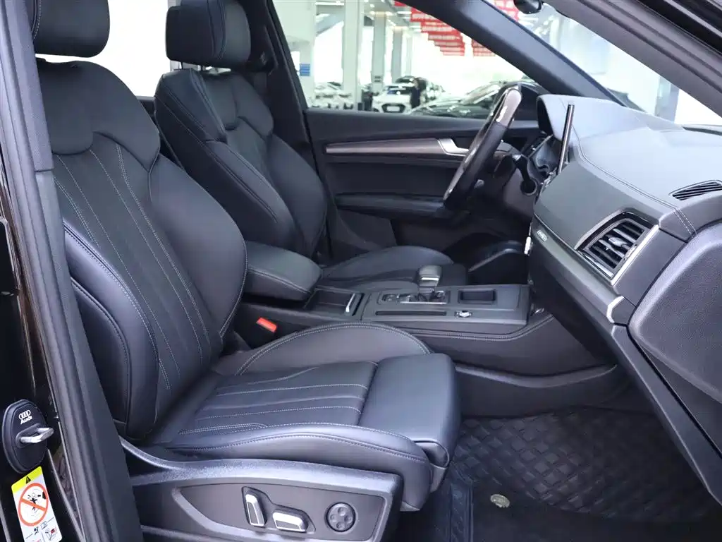 Audi Q5L 2024 Model 40 TFSI Luxury Dynamic фото 21