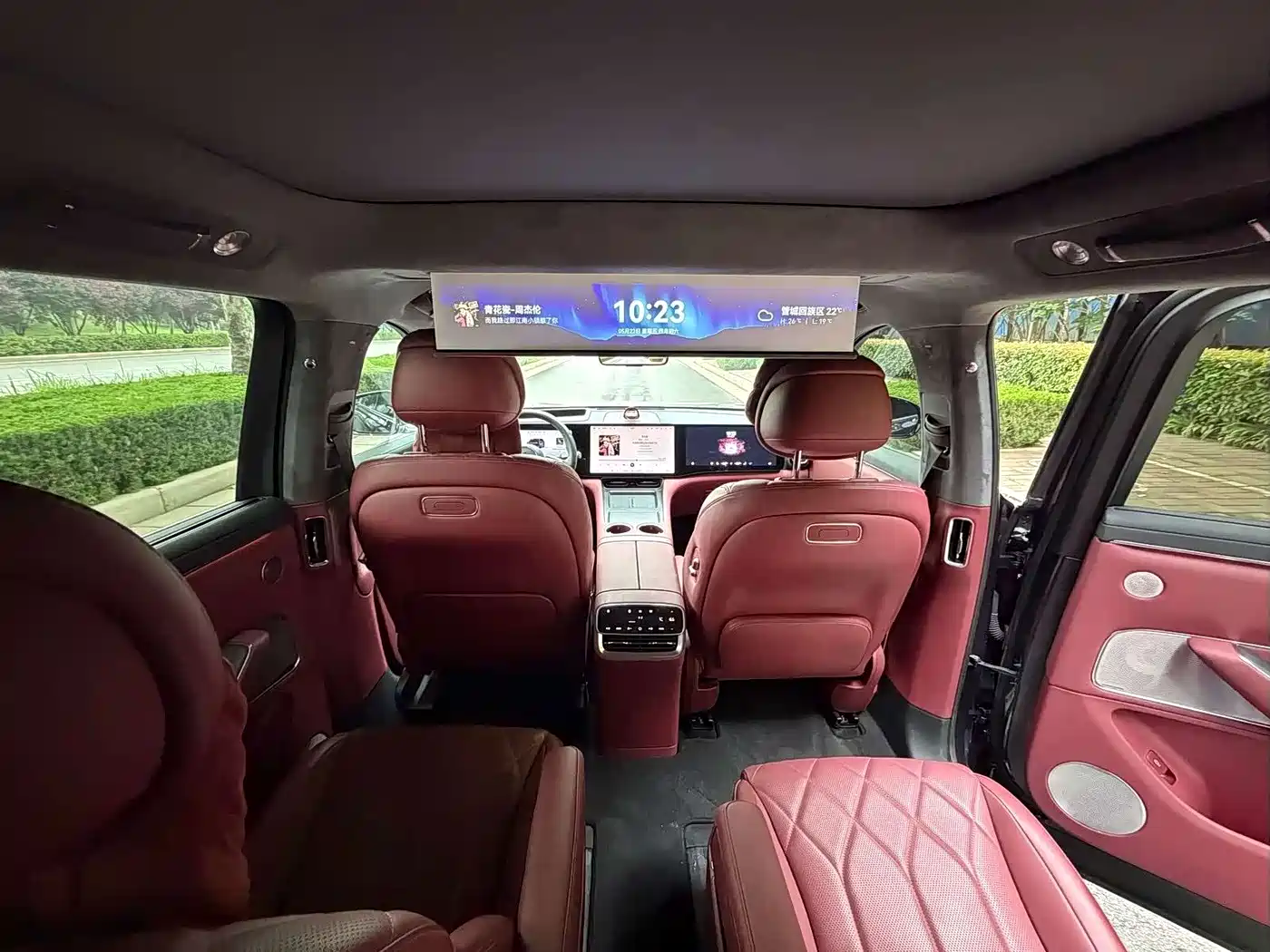 AITO Wenjie AITO M8 2025 Model Extended Range Max+ Edition 53.4kWh 6-Seater фото 12