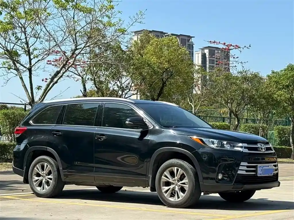 Toyota Highlander 2021 2.0T FWD Luxury 7-Seater фото 3