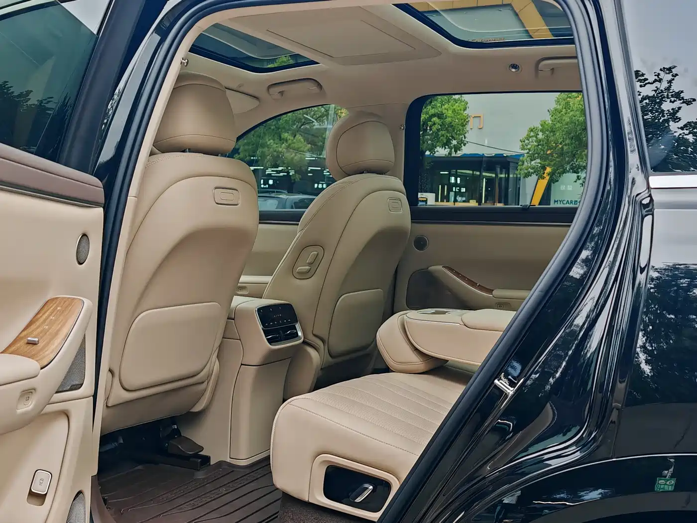 AITO Wenjie AITO M7 2026 Extended Range Max AWD 5-seater фото 5