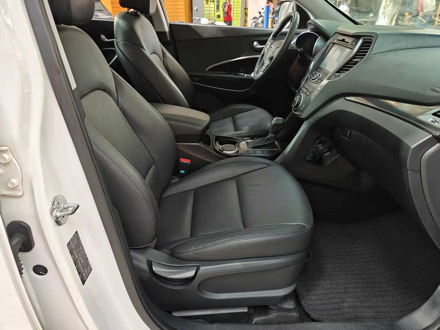 Hyundai Santa Fe 2015 2.4L Automatic 2WD Smart 5-seater фото 12