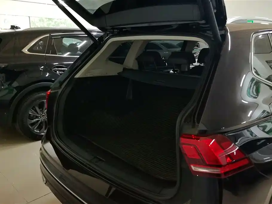 Volkswagen Tiguan L 2024 Outstanding 330TSI Auto 2WD R-Line Dragon Glory Edition фото 4