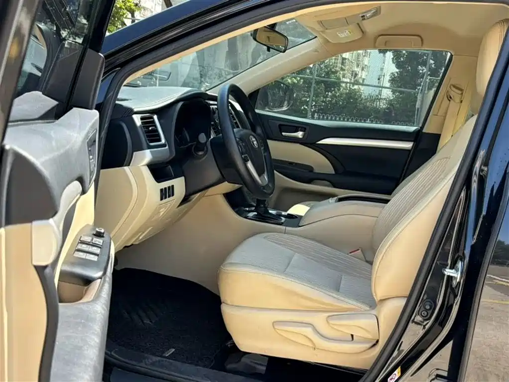 Toyota Highlander 2021 2.0T FWD Luxury 7-Seater фото 4