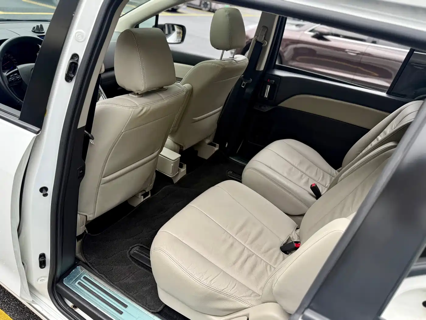 Mazda 8 2016 2015 2.5L Navigator Edition