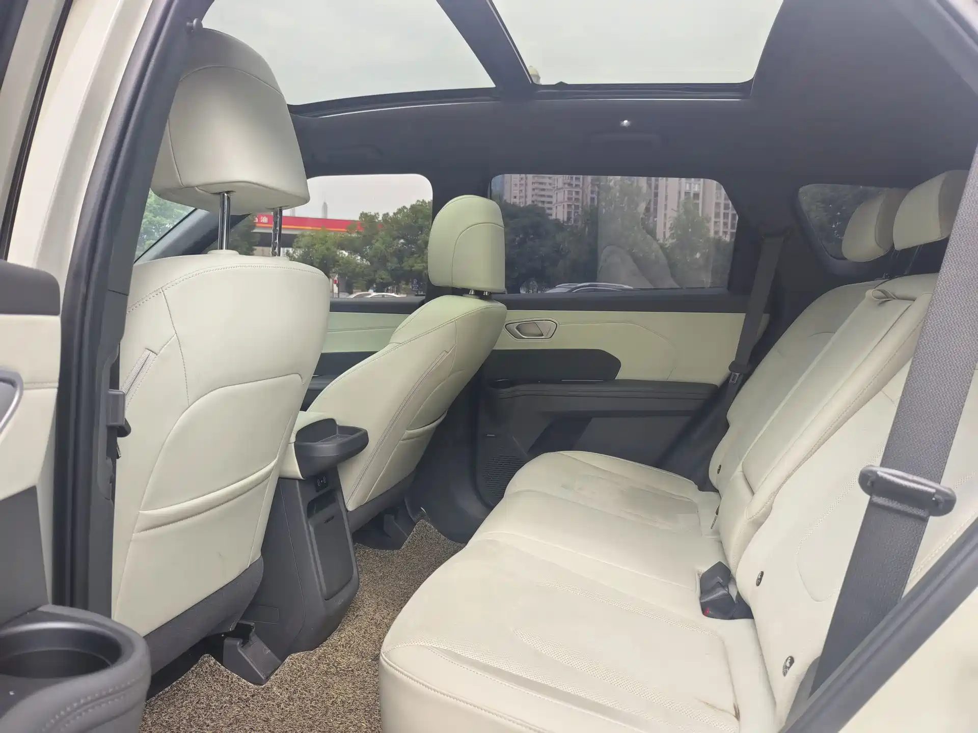 Photo 8 - Hyundai ELEXIO