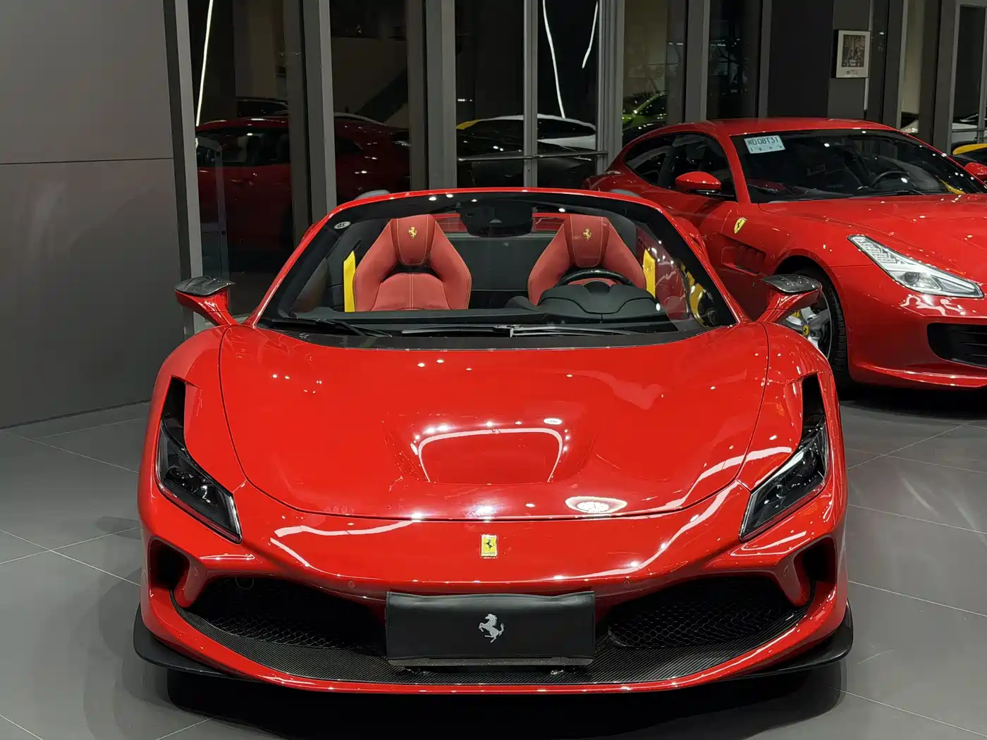 FERRARI F8