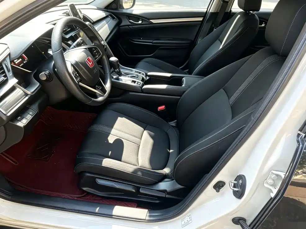Фото 4 - Honda Civic