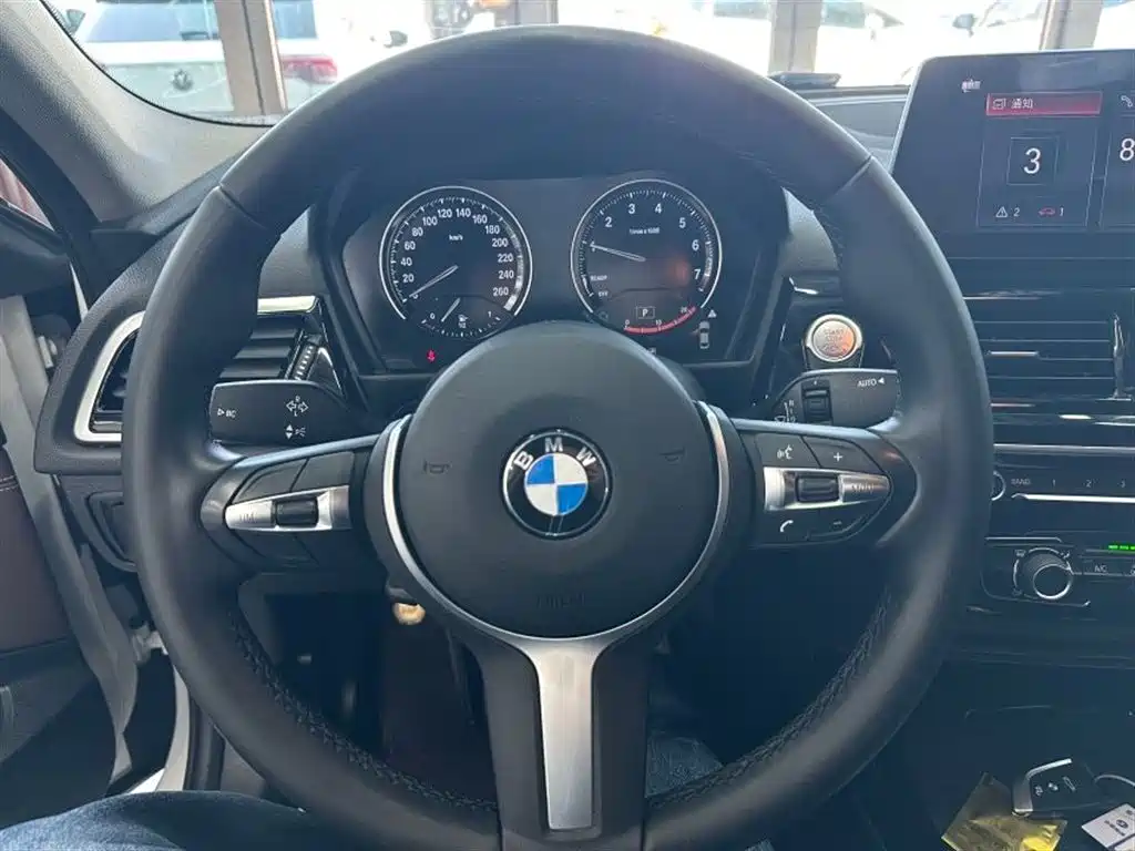 BMW 1 Series 2022 120i M Sport Shadow Edition фото 7