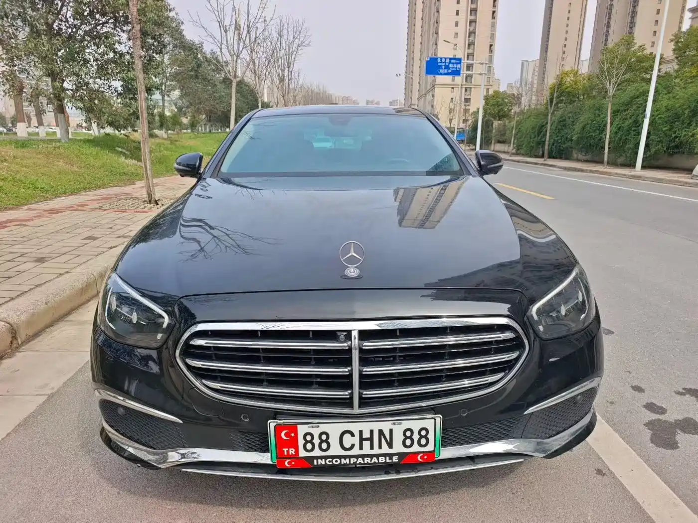 Mercedes-Benz E-Class New Energy 2022 E 350 e L Plug-in Hybrid Sedan фото 2