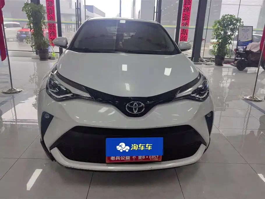 Toyota C-HR 2021 2.0L Luxury Edition фото 2