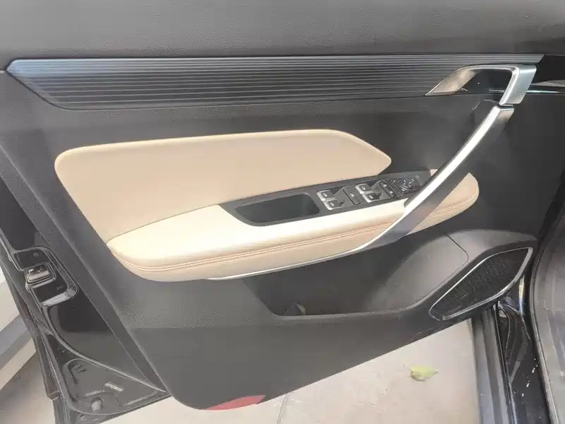 Photo 13 - Geely Atlas