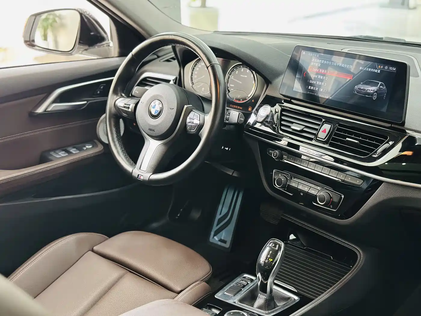 BMW 1 Series 2023 120i M Sport Shadow Edition фото 12