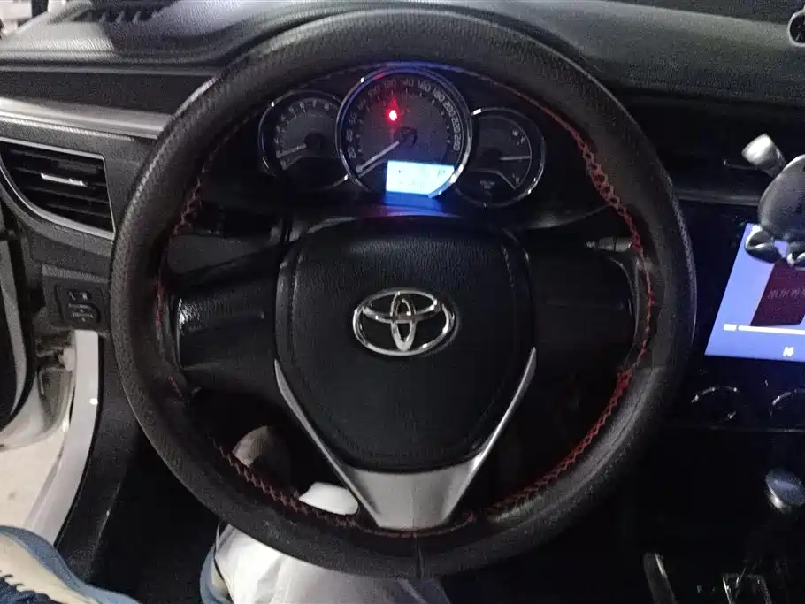 Toyota Corolla 2017 1.6L CVT GL фото 15