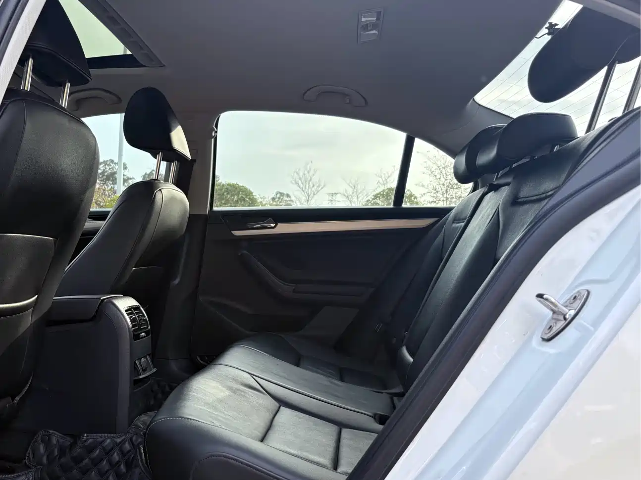 Volkswagen Sagitar 2018 280TSI DSG Spark Edition фото 13