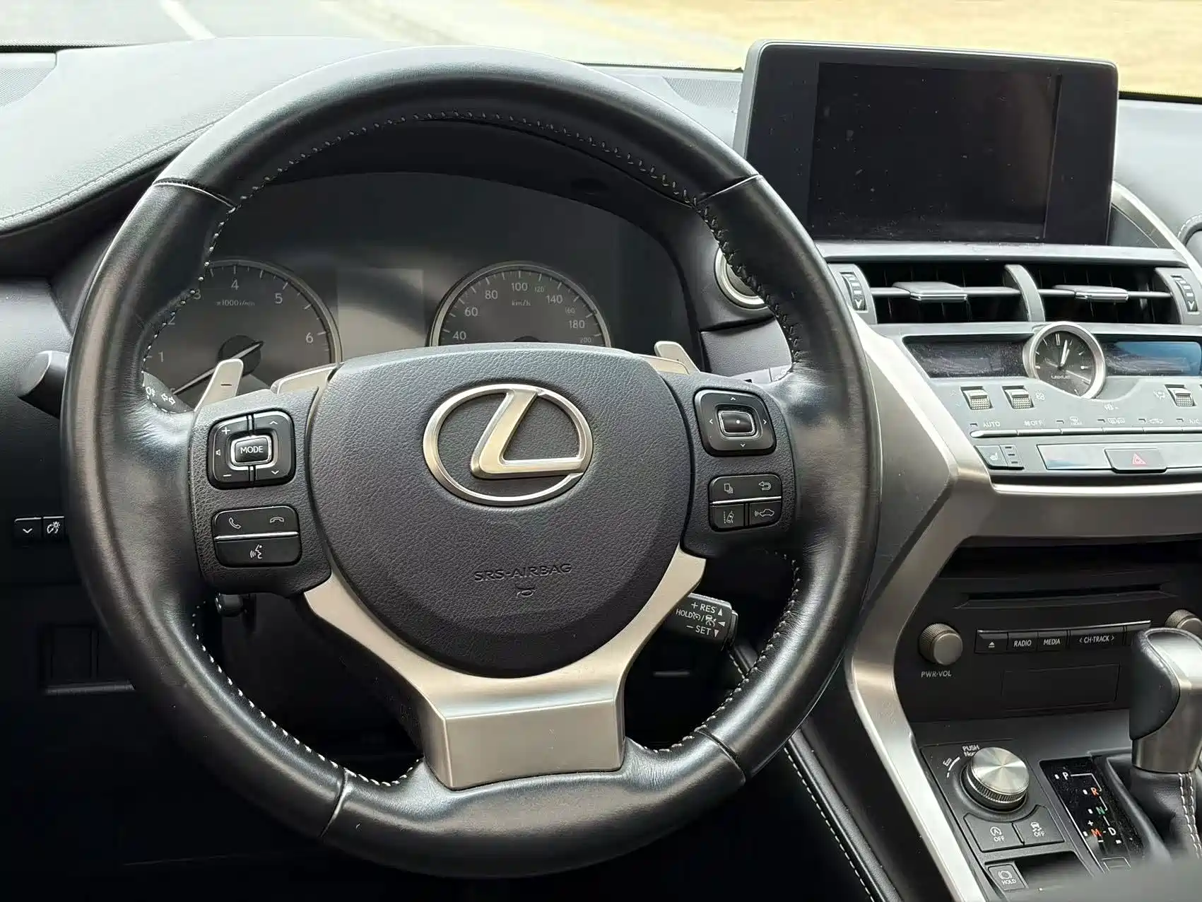 Фото 16 - Lexus NX