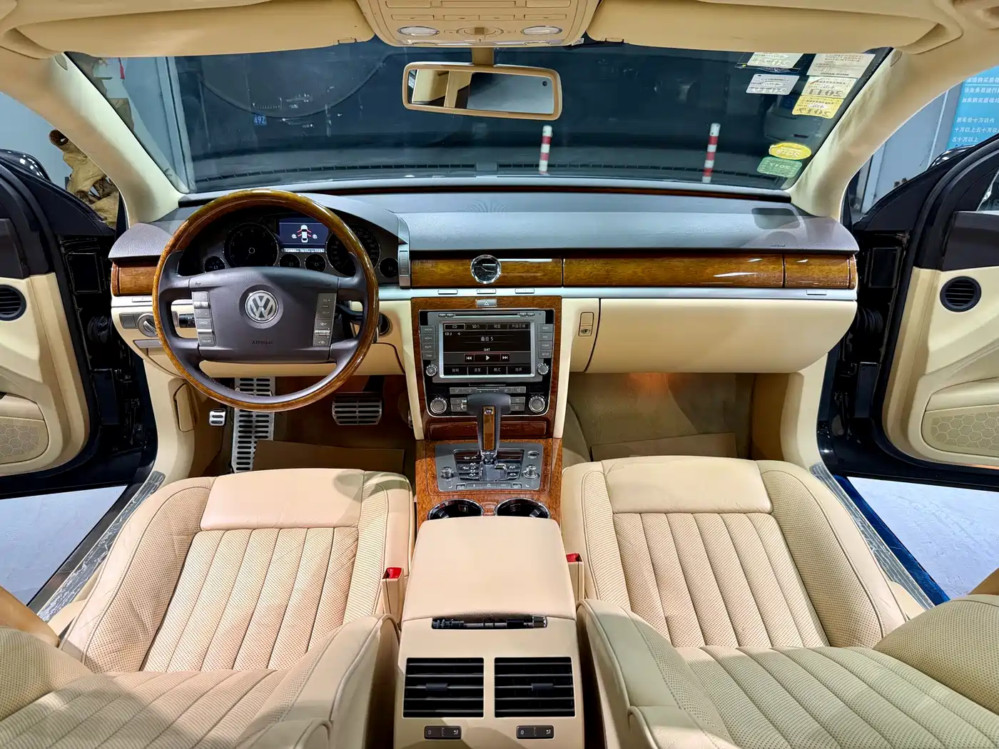 Volkswagen Phaeton 2009 Model 3.6L V6 5-seat Extended Comfort фото 16