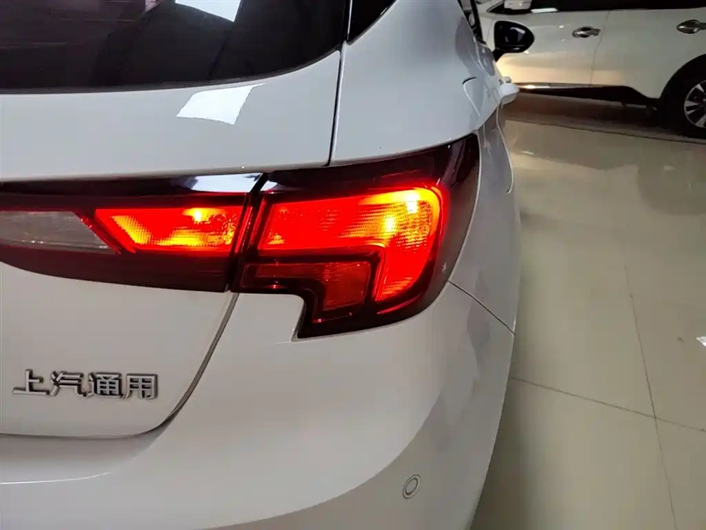 Buick Verano 2016 Hatchback GS 20T DCT Luxury Sport фото 8