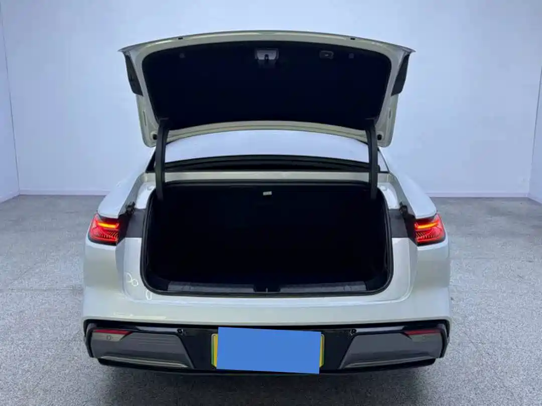 Photo 10 - Geely Galaxy Galaxy E8
