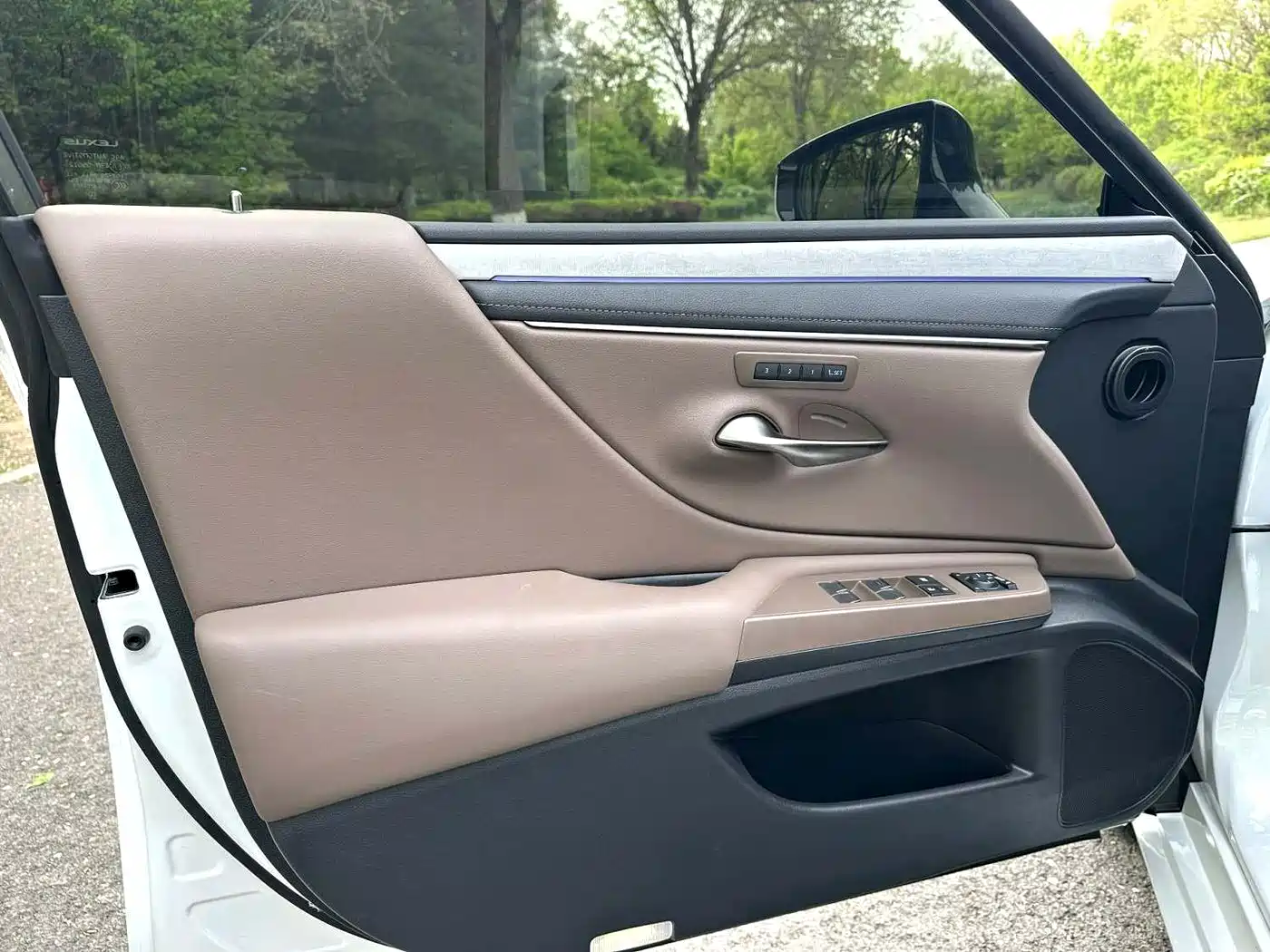 Lexus ES 2025 200 Ultimate Edition фото 17