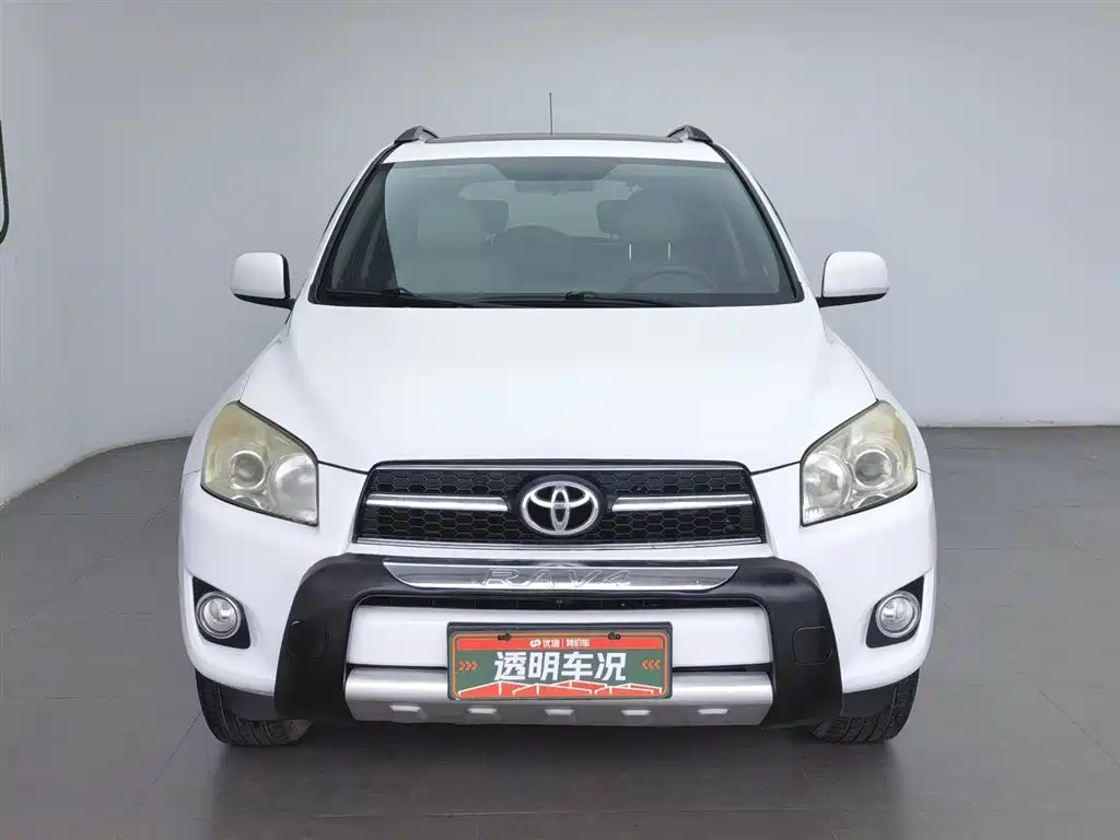Toyota RAV4 Rongfang 2010 2.0L Automatic Luxury Upgrade Edition фото 3