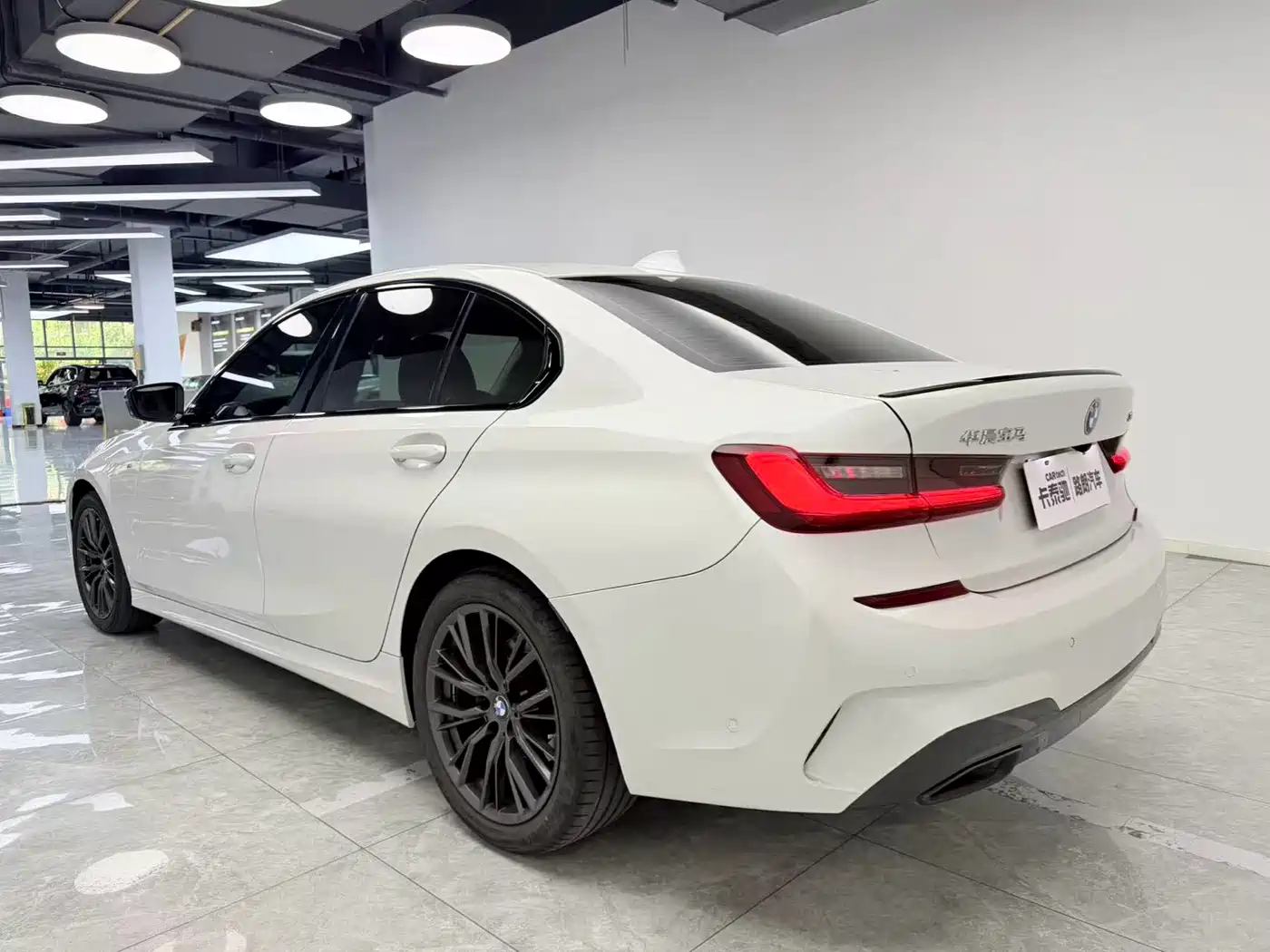 BMW 3 Series 2022 325i M Sport Shadow Edition фото 4