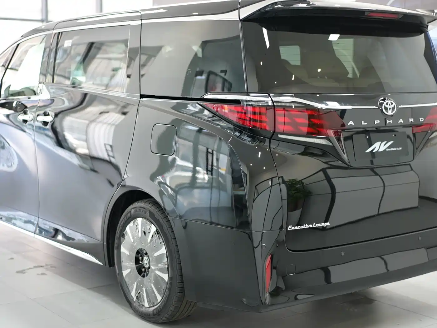Toyota Alphard 2024 Hybrid 2.5L Prestige Edition фото 3