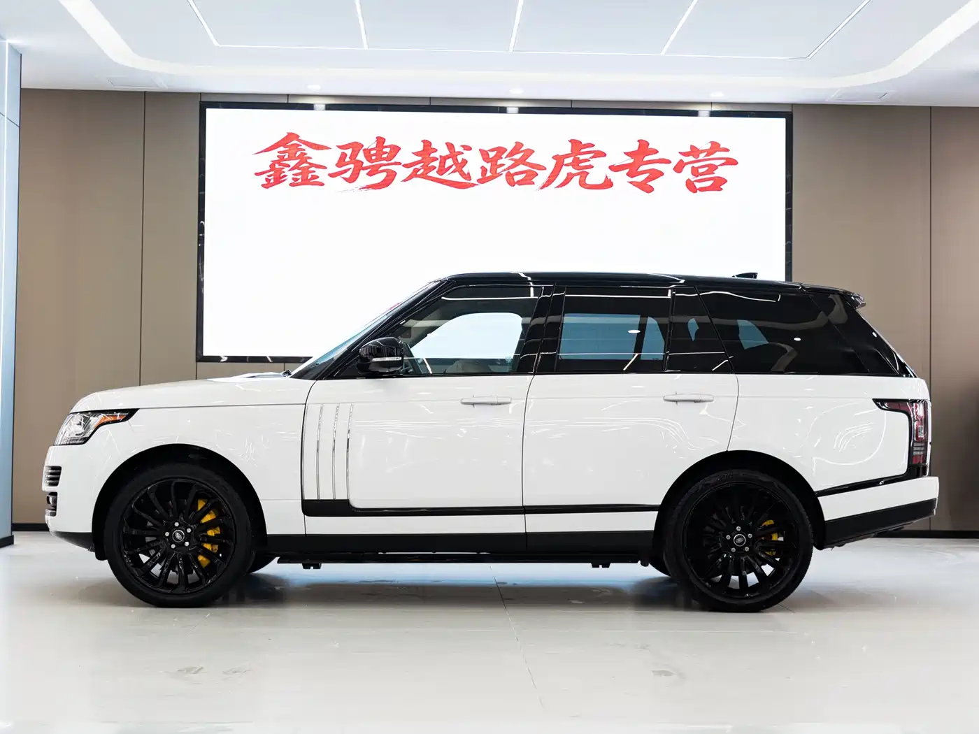Land Rover Range Rover 2017 3.0 SC V6 Golden Age Edition фото 4
