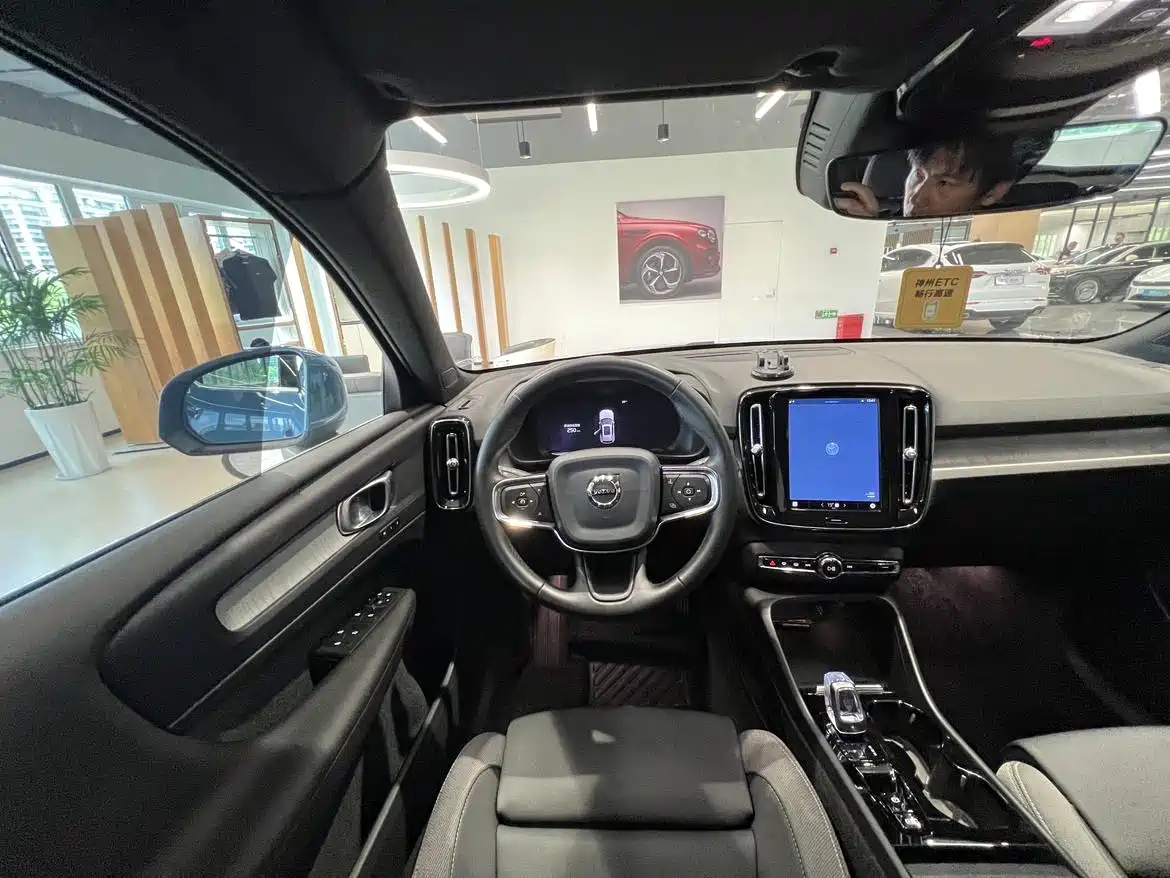 Photo 13 - Volvo XC40