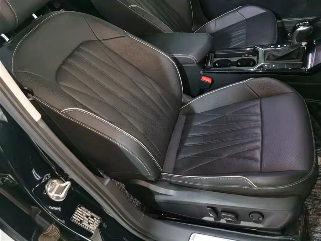 Volkswagen Passat 2023 Facelift 330TSI Luxury Edition фото 20