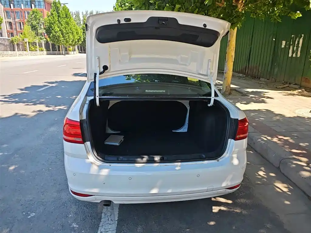 Volkswagen Lavida 2018 Classic 1.5L Automatic Trend China VI фото 19