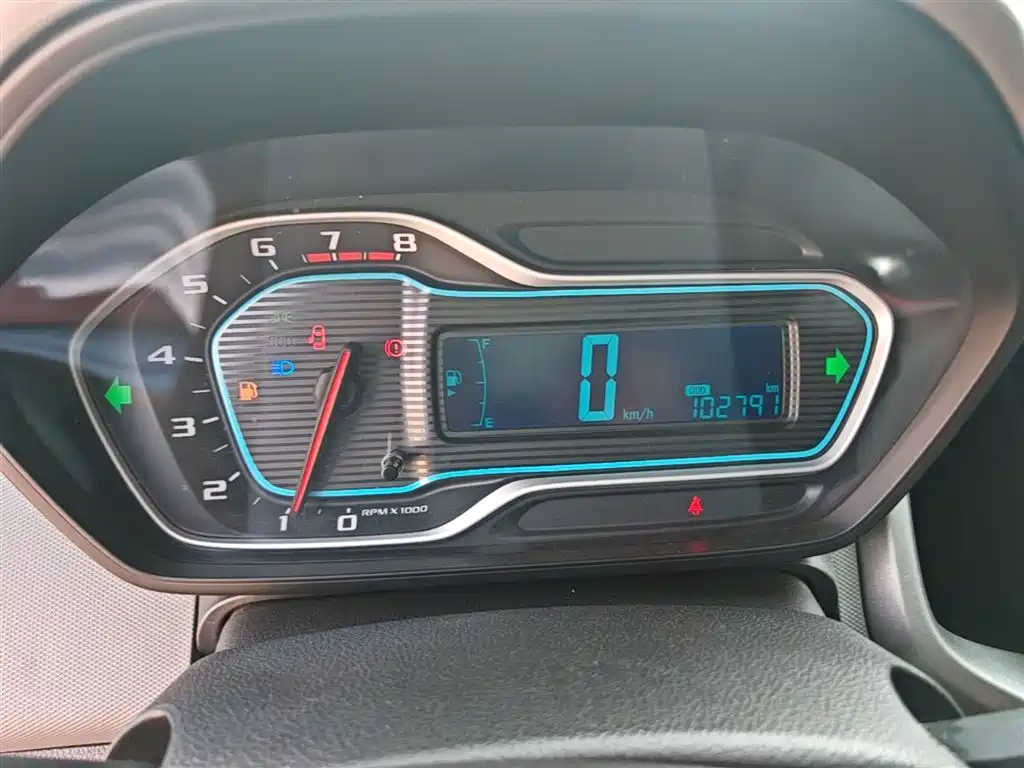 Chevrolet Aveo 2014 Hatchback 1.4SL MT Comfort Edition фото 12