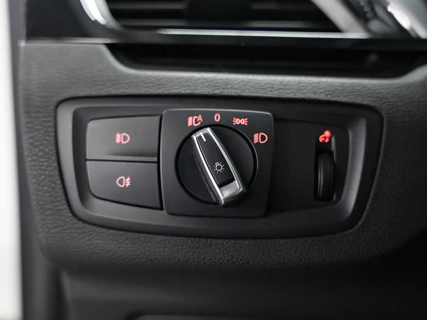 BMW X1 2016 sDrive18Li Premium Model фото 10