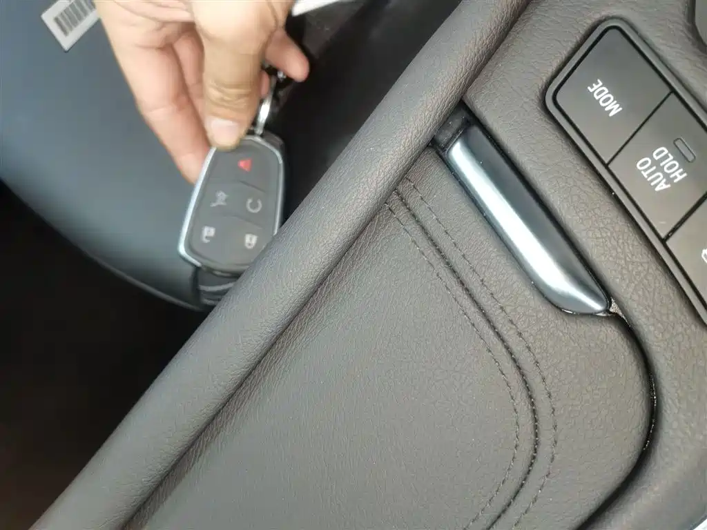 CADILLAC XT6