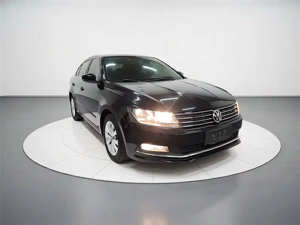 Volkswagen Lavida 2017 1.6L Manual Comfort Edition фото 4