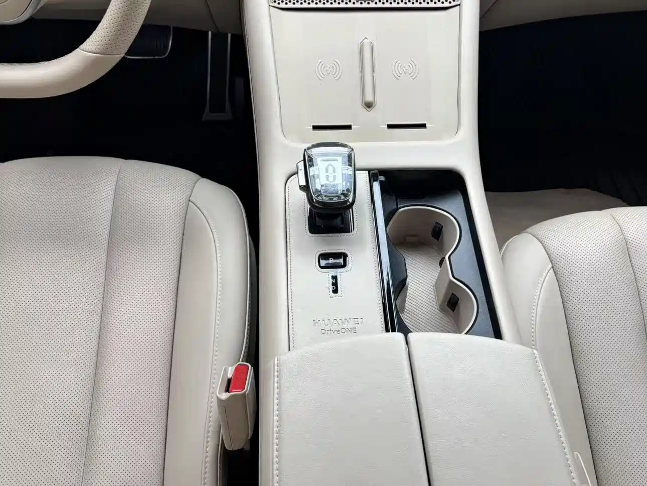 AITO Wenjie AITO M7 2024 1.5T Smart Drive 4WD Ultra 5-seater фото 4