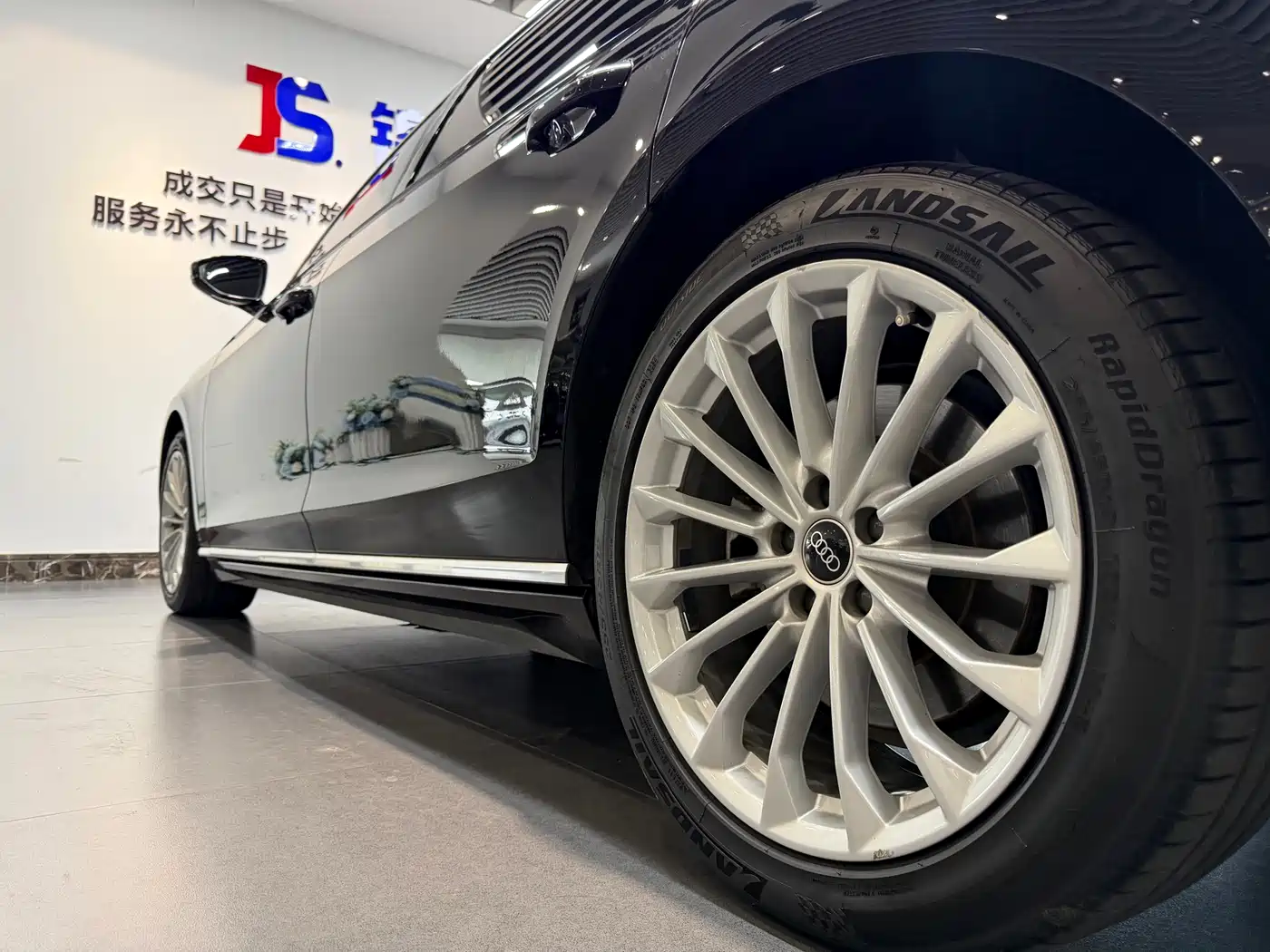 Audi A8 2022 A8L 50 TFSI quattro Comfort Collector's Edition фото 16
