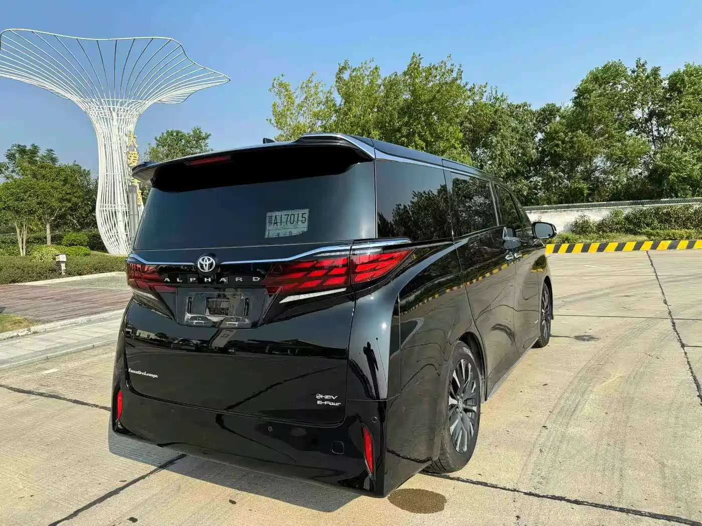 Toyota Alphard 2024 Hybrid 2.5L Ultimate Enjoyment Edition фото 6