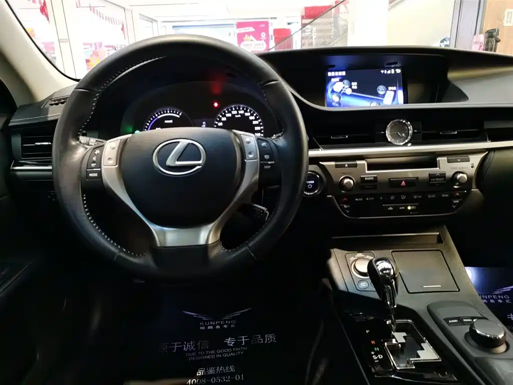 Lexus ES 2014 300h Elite Edition фото 11