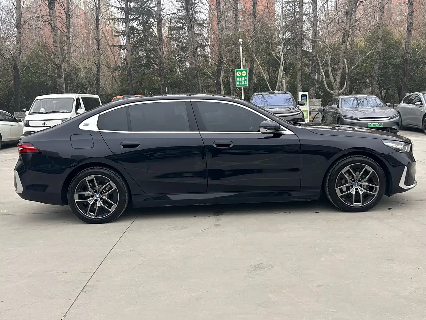 BMW i5 2024 eDrive 35L Premium Luxury Package фото 16