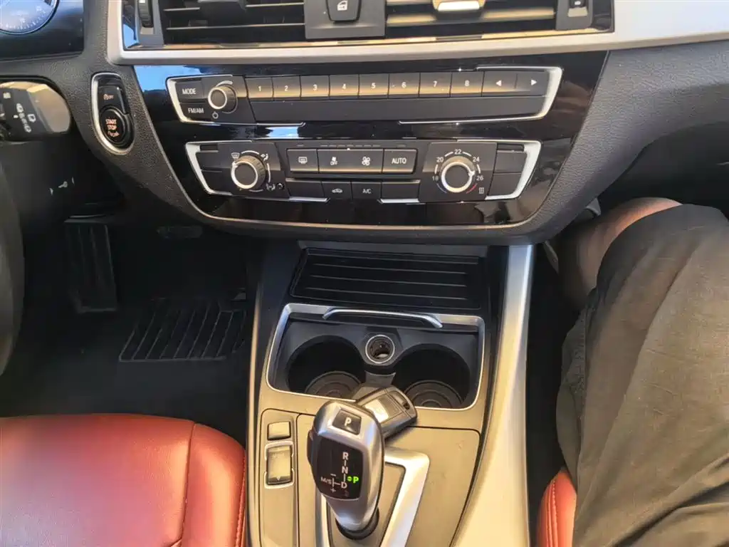 BMW 1 Series (Import) 2016 118i Leading фото 13