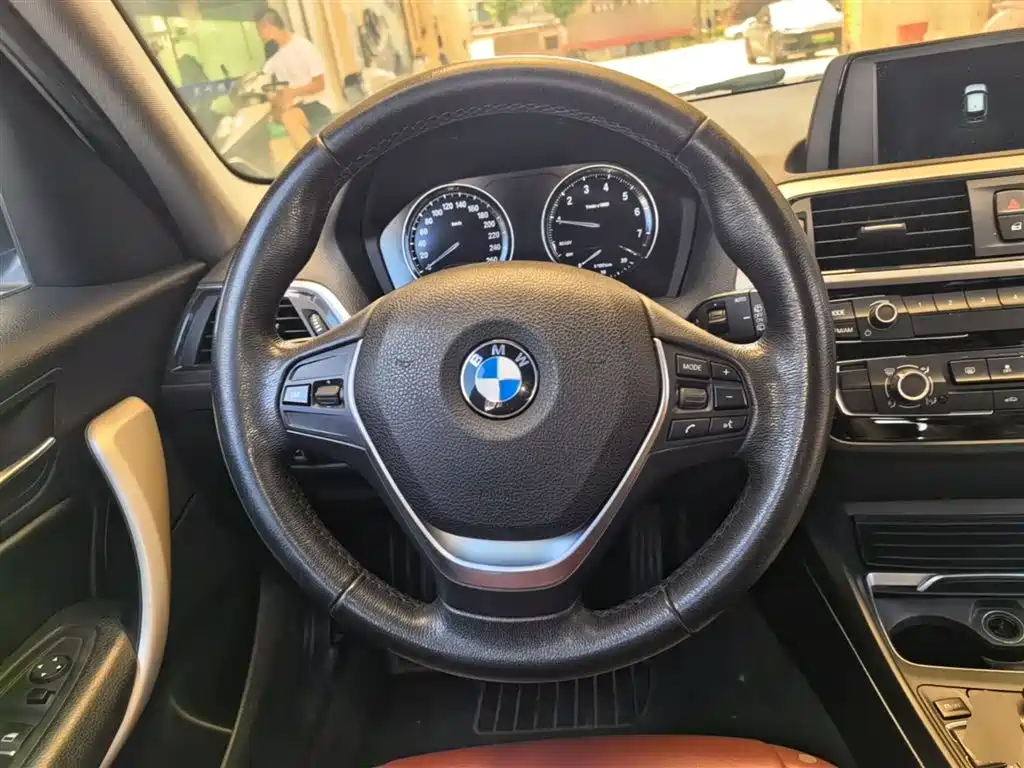 BMW 1 Series (Import) 2016 118i Leading фото 11