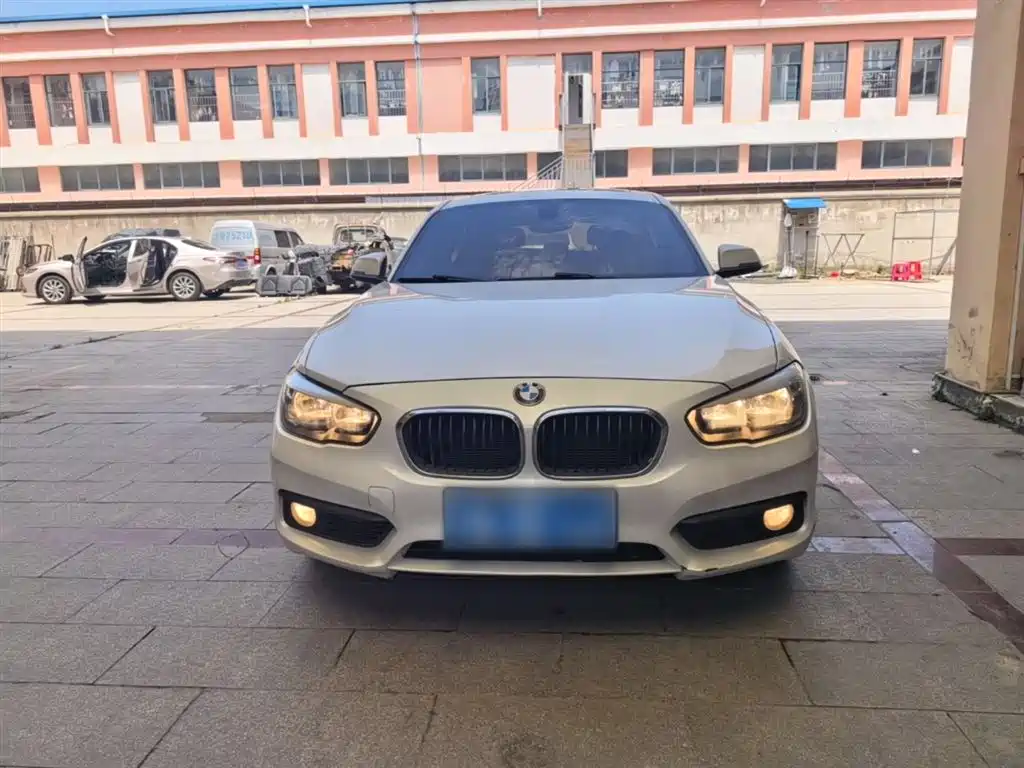 BMW 1 Series (Import) 2016 118i Leading фото 3