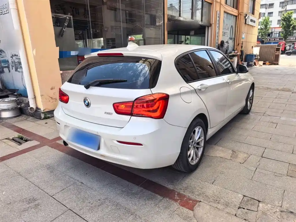 BMW 1 Series (Import) 2016 118i Leading фото 7