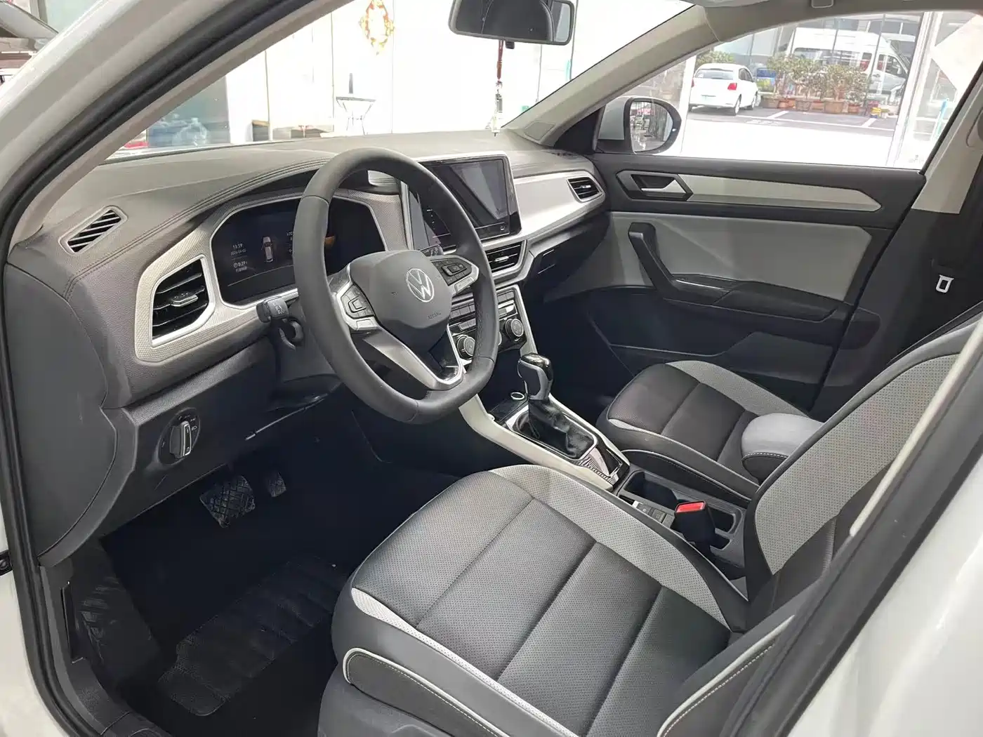 Volkswagen T-ROC 2023 280TSI DSG 2WD Time Edition фото 6