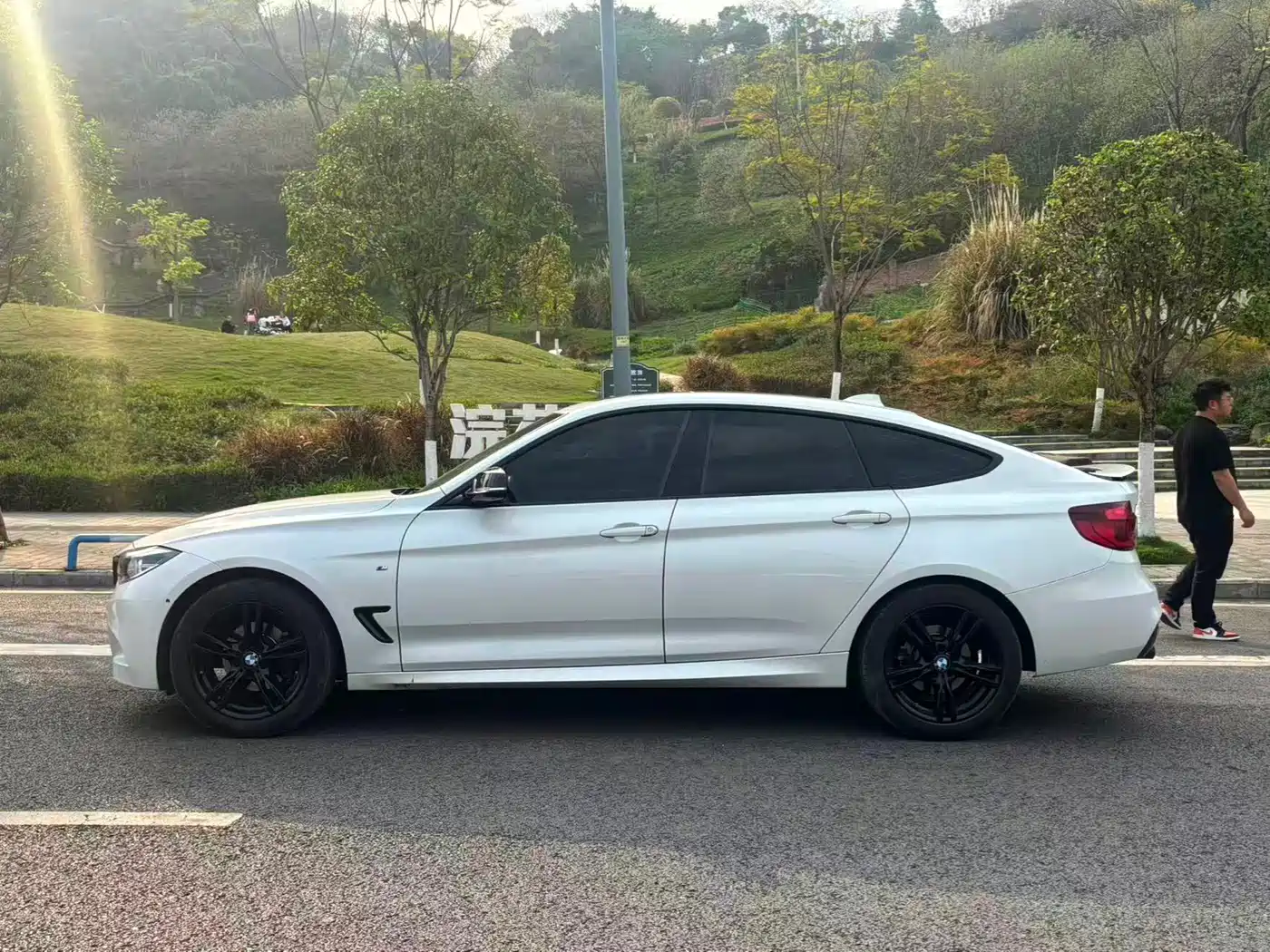 BMW 3 Series GT 2019 320i M Sport Black Night Edition фото 2