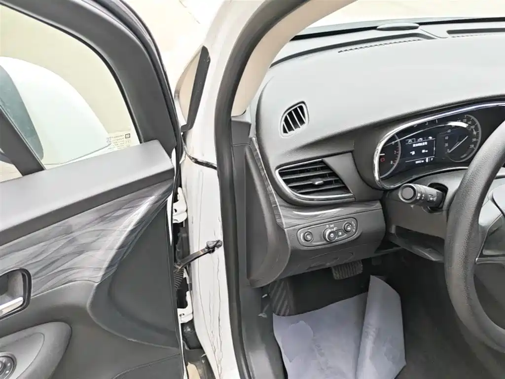 Buick Encore 2018 18T Automatic 2WD Urban Leading фото 16