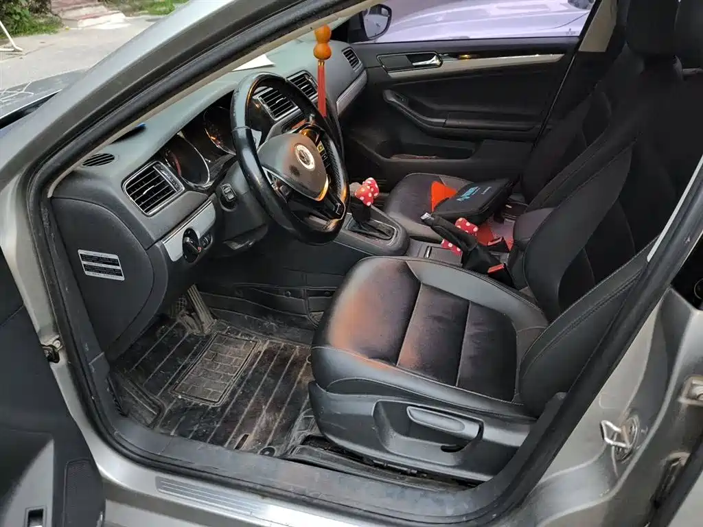 Volkswagen Sagitar 2015 1.6L Automatic Comfort фото 8
