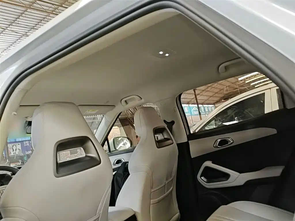 BYD Yuan UP 2024 401KM Leading Edition фото 18