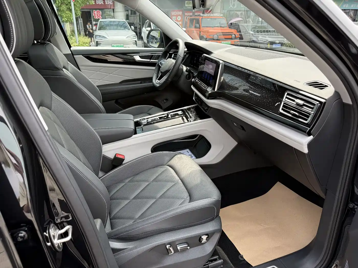 Volkswagen Teramont 2024 380TSI 4WD Dragon Auspicious Edition фото 14